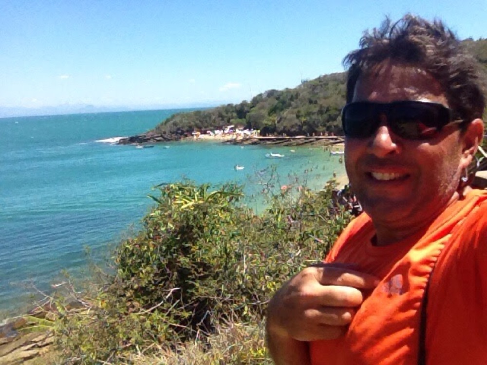 Serjão num mirante em Búzios